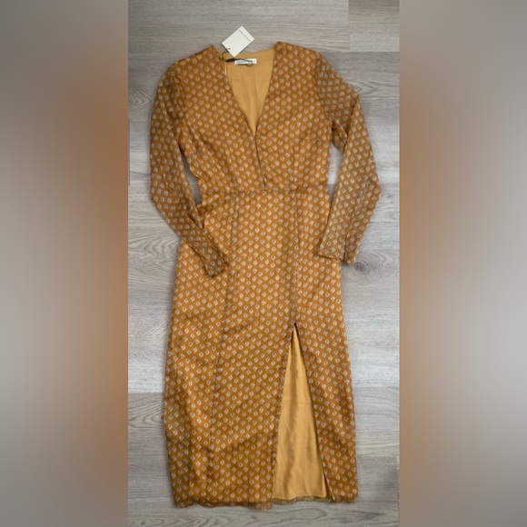 East Order Blaire Midi Dress - Picture 5 of 8